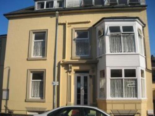 Great Yarmouth Apartment | Apsley 1 Flat Sleeps 4 with Near Beach