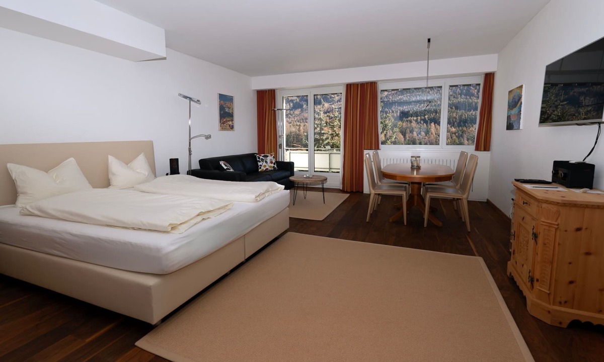 Champfer Apartment | Apt 411 Hotel Europa by Interhome