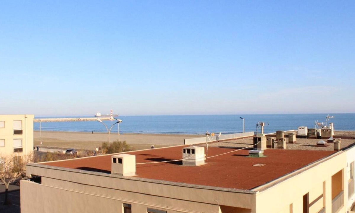 Port-la-Nouvelle Apartment | Apt 6 ppl, 50m beach, balcony, parking, pet-friendly