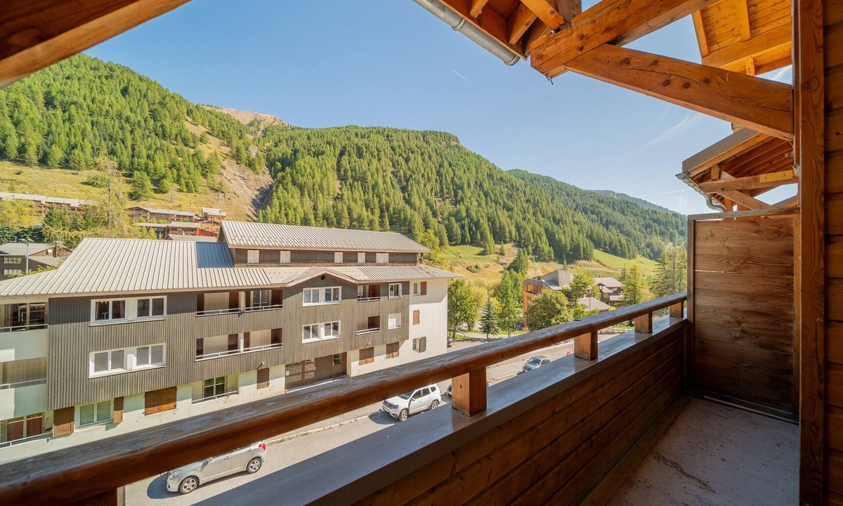 Allos Apartment | Apt 6 ppl with balcony