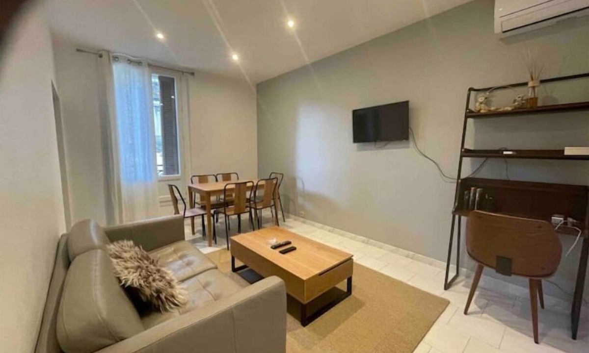 Gares Apartment | Apt Climatisé à 7 Mins à Pied Gare Avec Parking