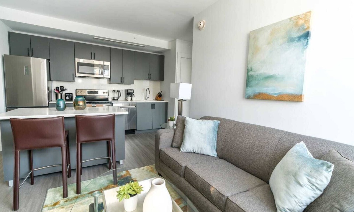 New Rochelle Apartment | Apt Close to Downtown with Gym