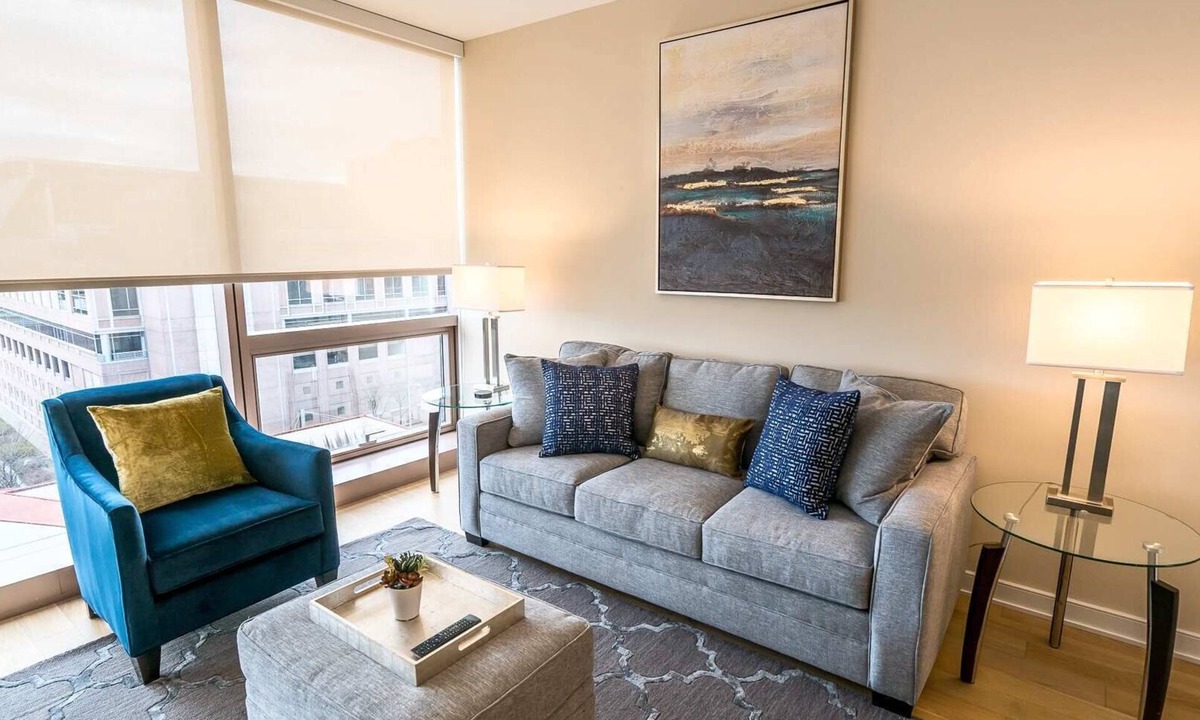 Downtown Apartment | Apt Downtown with Gym and Pool