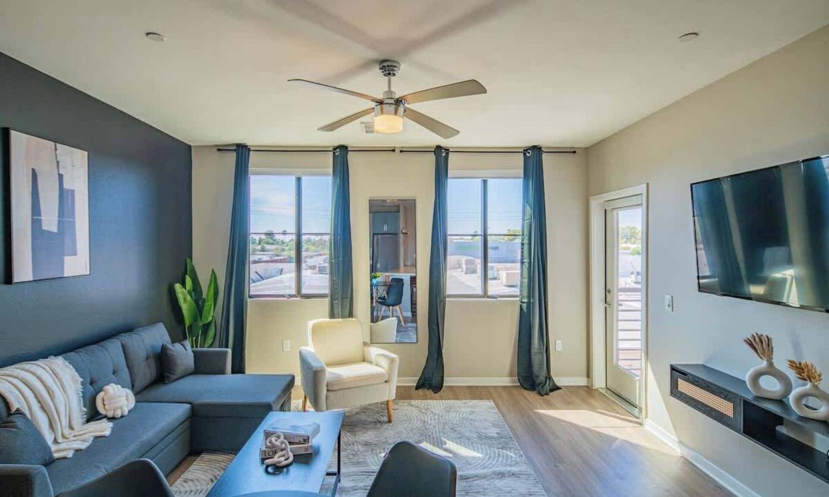 Orange Heights Apartment | Apt Near Attractions | Pool, Gym, Parking & W/D