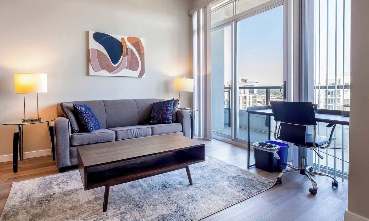 Stamford Apartment | Apt On Harbor with Balcony and Pool