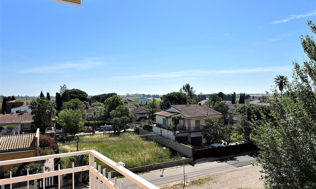 Bon Relax Apartment | Apt Sant Pere Pescador - Pool & Wifi, Terrace Field View