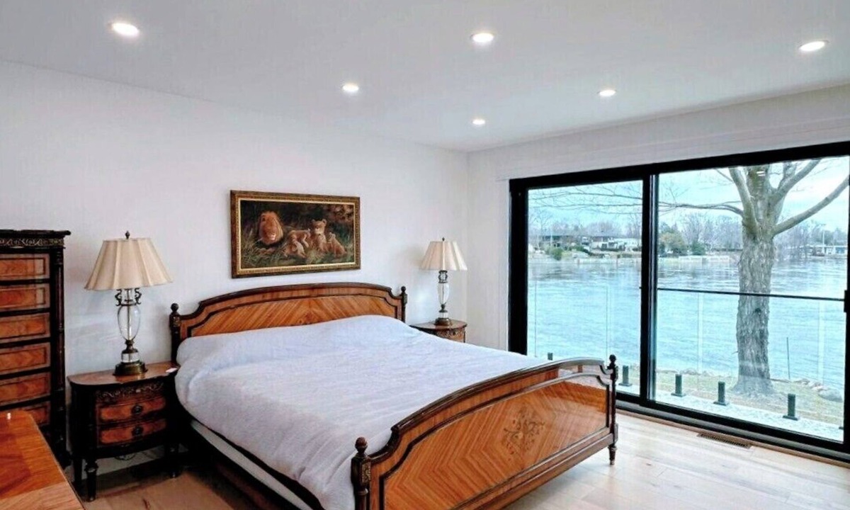 Laval House | Aqua Luxe Residence Laval