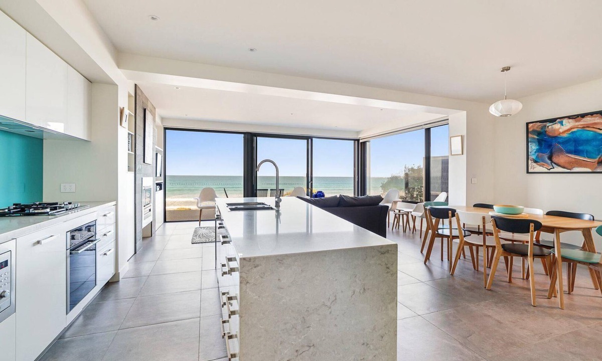 Port Fairy Apartment | Aqua Mist Seascape - refreshing ocean-views