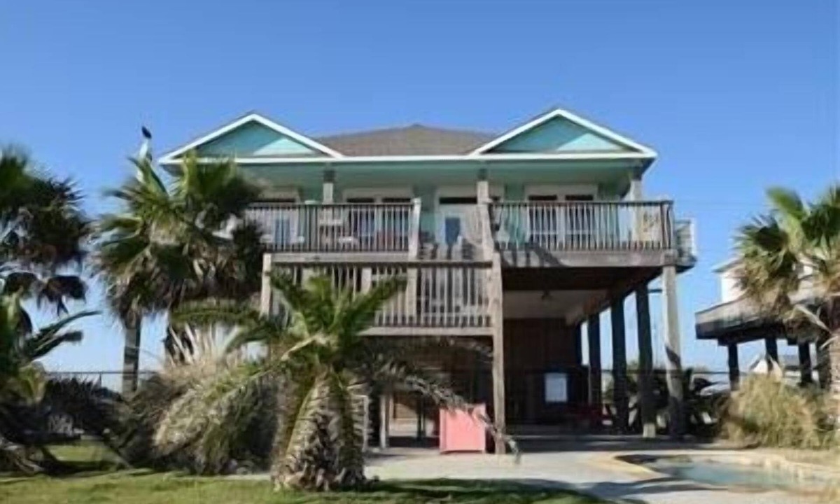 Gilchrist House | Aquamarine: 3 BR, 2 BA House in Gilchrist, Sleeps 11