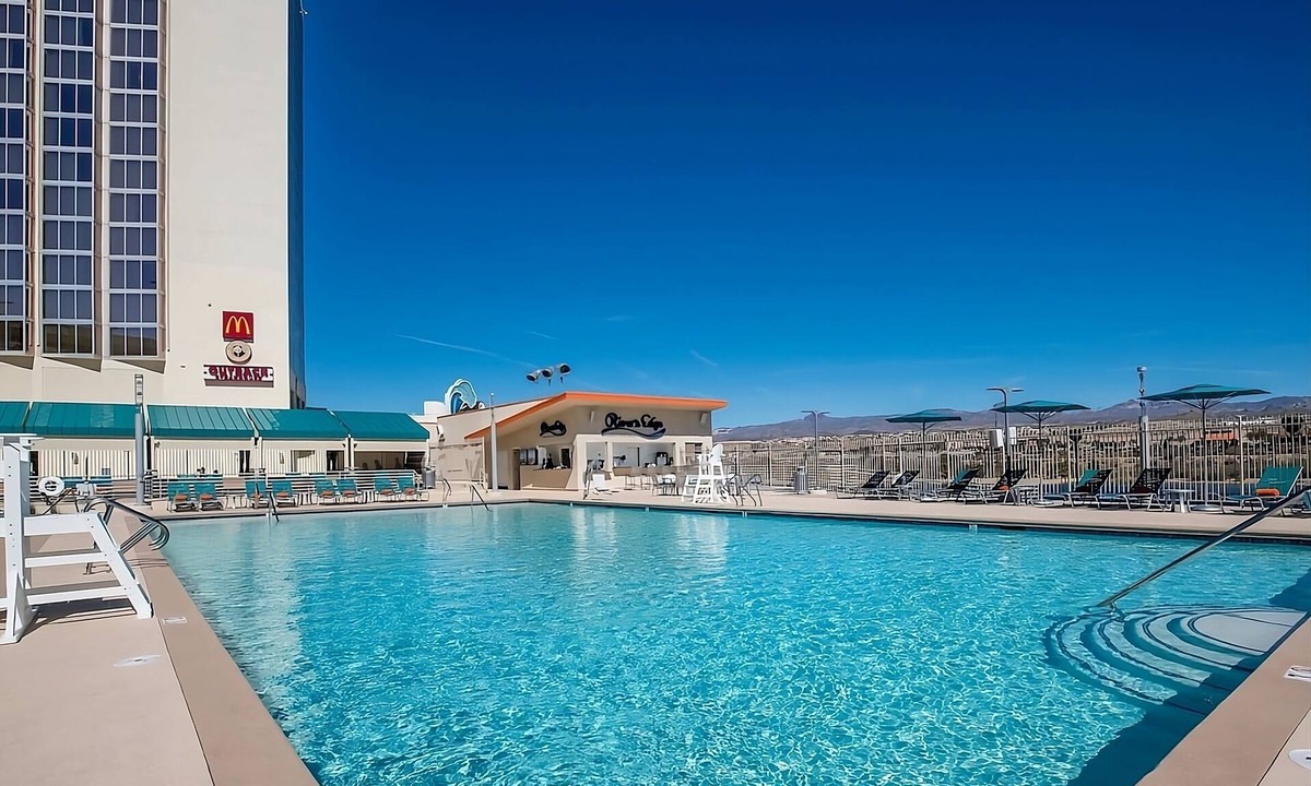 Laughlin Hotel | Aquarius Casino Resort Laughlin | Luxury Room | Gaming & Riverwalk