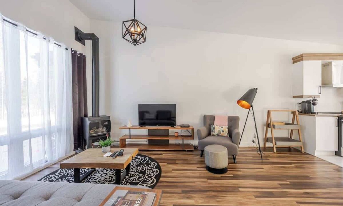 Pont-Rouge Ski Chalet | Arès | Family Retreat | Pool & Spa