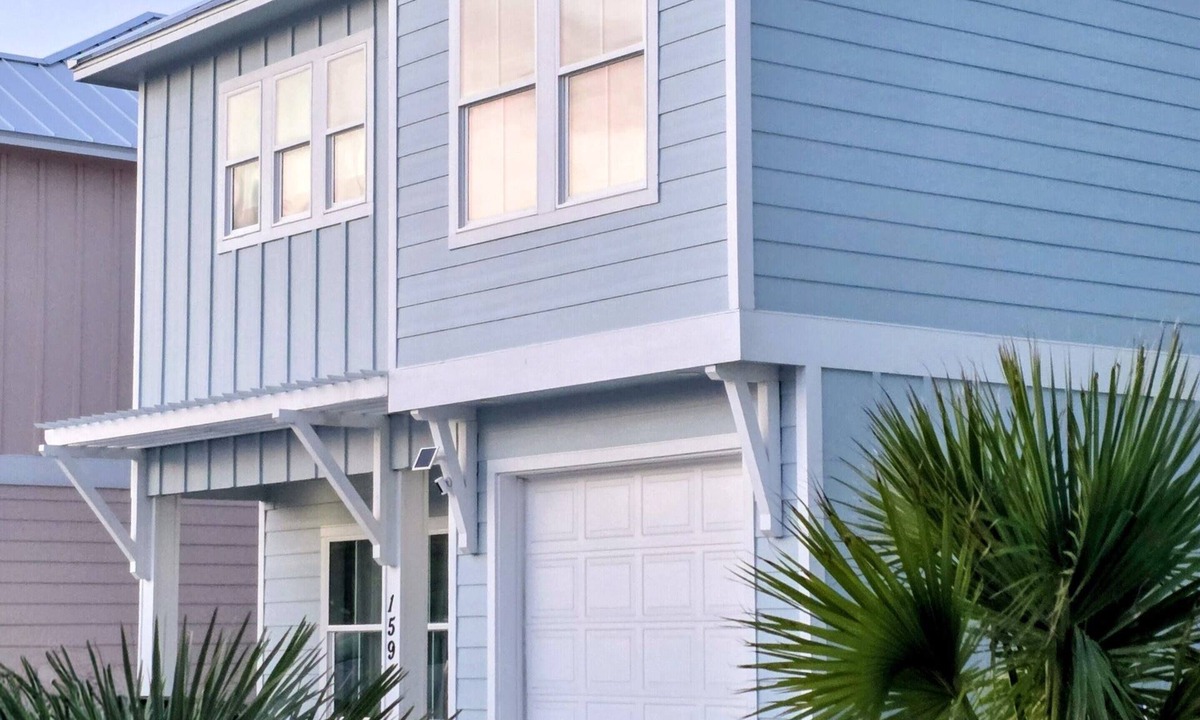 Fulton House | Aransas Bay Waterfront! Hot Tub, Arcade, Pool, Walk to Everything in Fulton