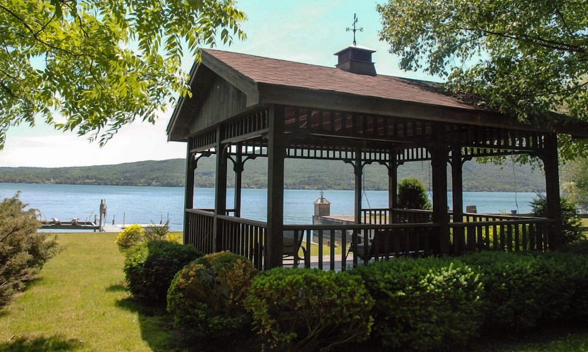 Holcomb Cottage | Arbor Landing:"Amazing Charm & History"
