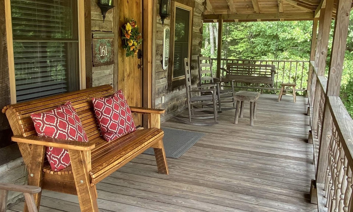 Ararat Cabin | Arbor Lane Cabin - authentic & charming tucked away cabin, yet near it all.