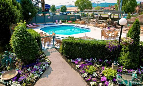 Pigeon Forge Hotel | Arbors at Island Landing Hotel & Suites