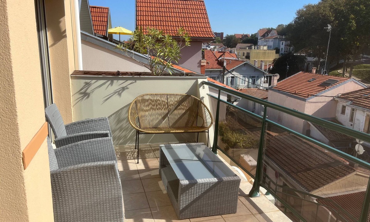 Arcachon Apartment | Arcachon - Central 2-Bed Apartment with Terrace and Parking