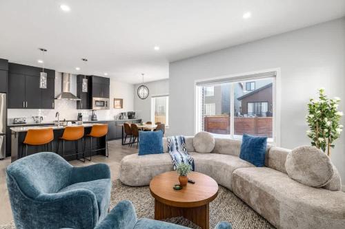 Airdrie House | Arcade King Bed Espresso Maker Family Friendly