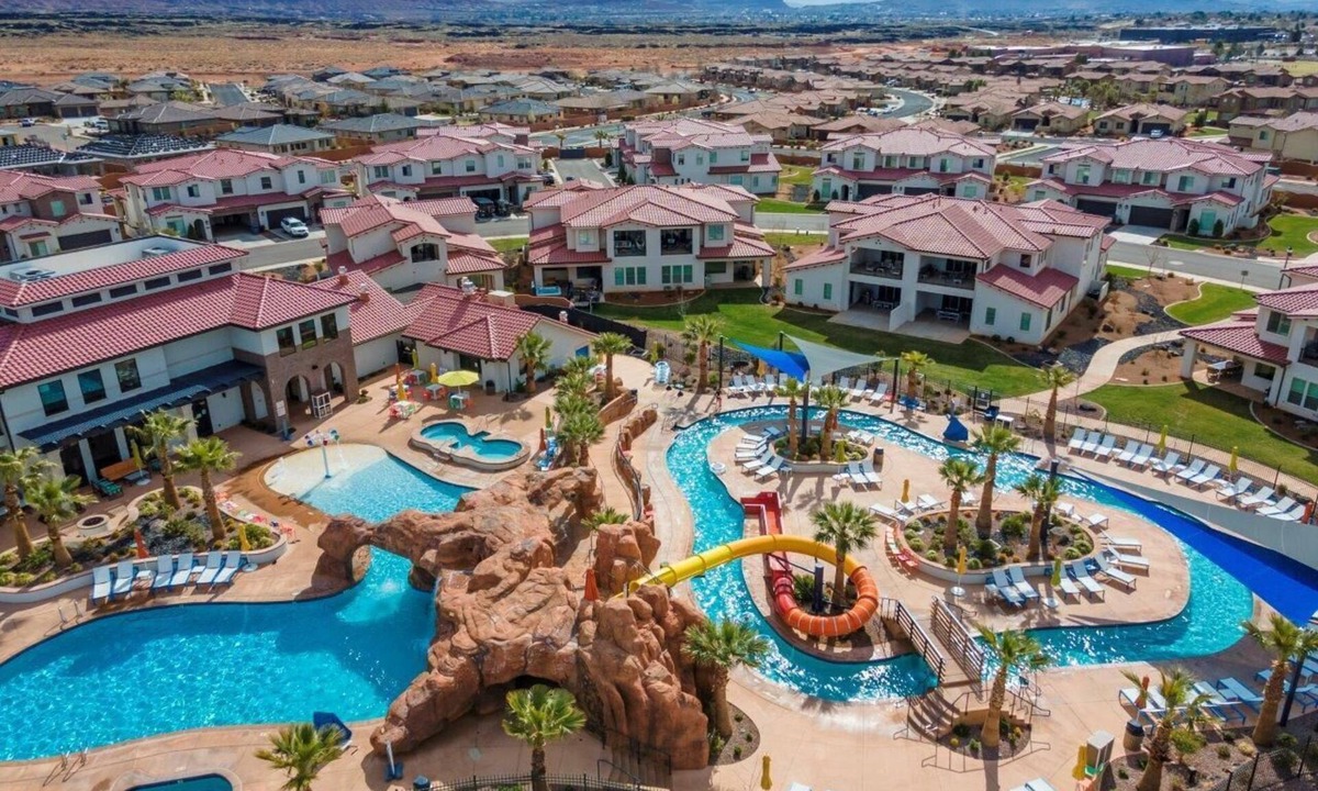 Santa Clara House | Arcadia 27 | STEPS to the pool * Red Mountain Views * Sleeps 19