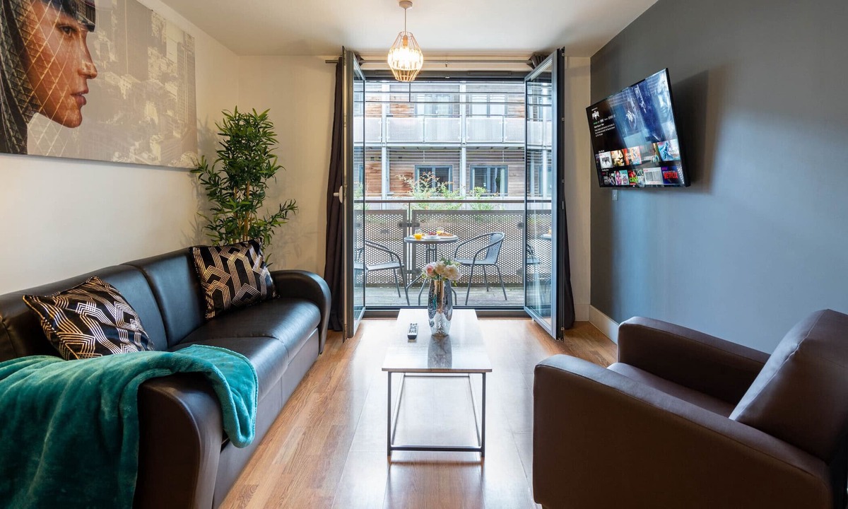 Theatreland Birmingham Apartment | Arcadian Apartment - Secure Parking - Balcony
