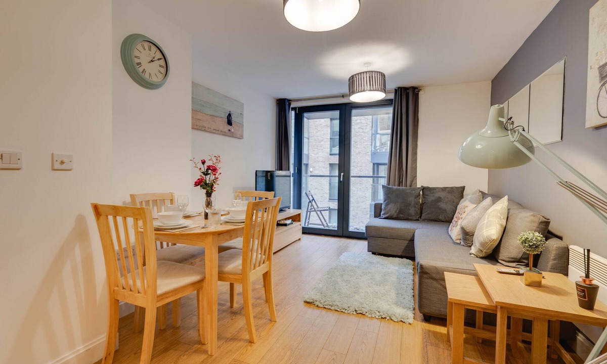 Theatreland Birmingham Apartment | Arcadian Apartment with Balcony