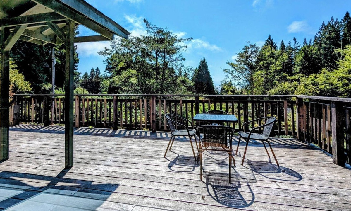 Jacoby Creek House | Arcata Hillside Retreat