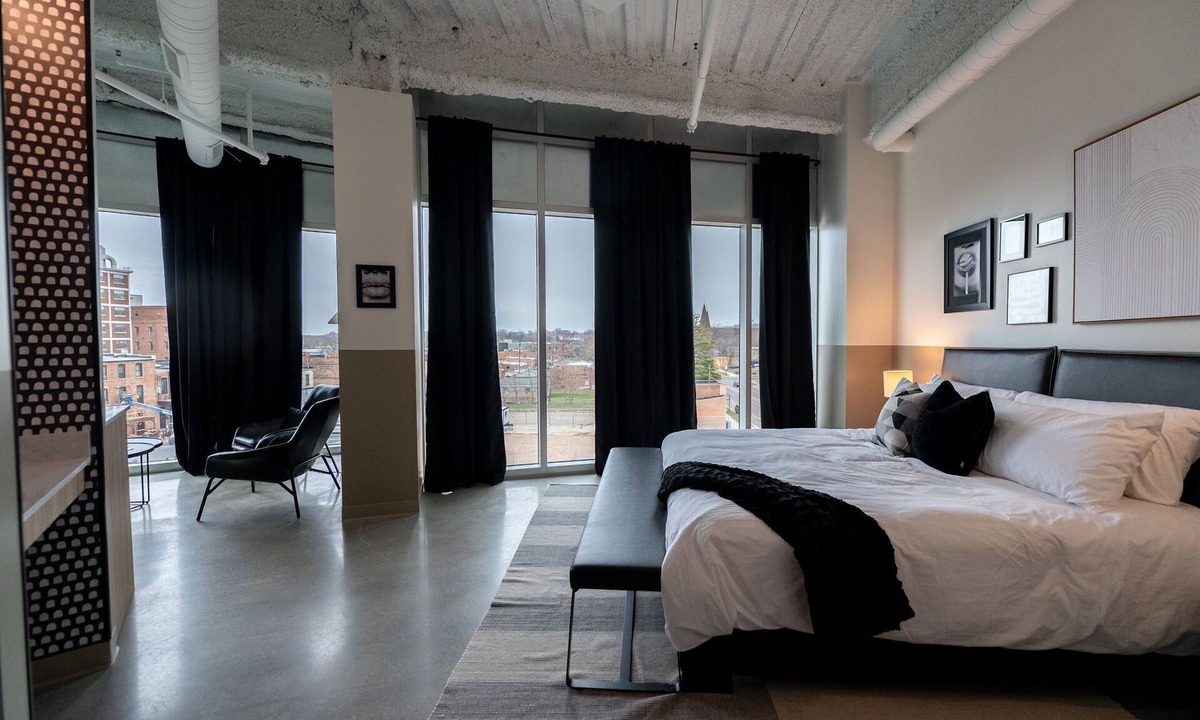 City Center Hotel | Arch and Cable Hotel