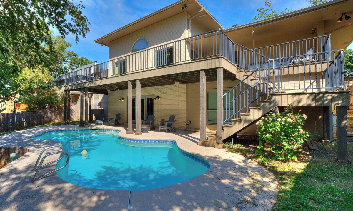 South Tulsa House | Arch House | 4BR Tulsa | Pool + Game Room