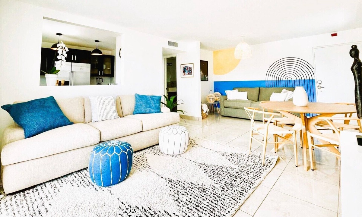 South Beach Apartment | Arch & Light