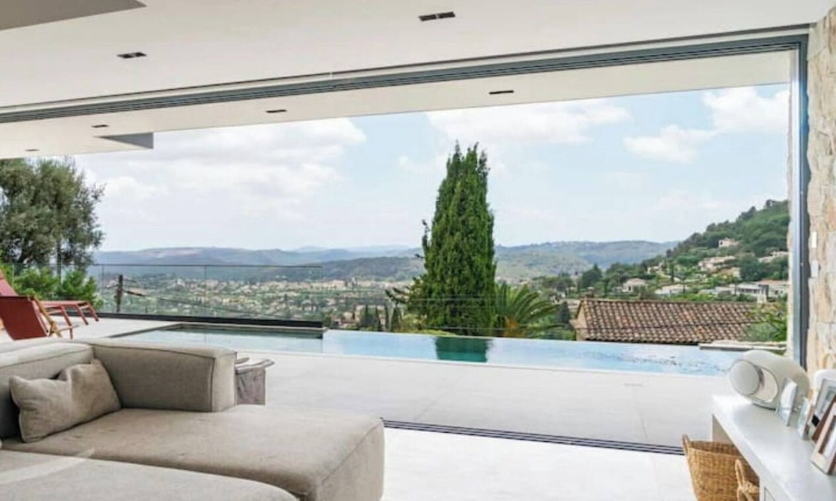 Saint-Paul-de-Vence Villa | Architect-designed villa with pool and magnificent view