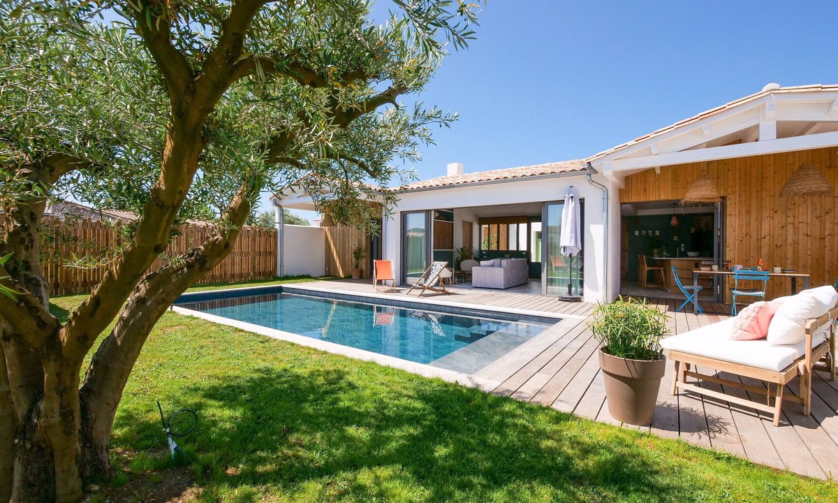 Rivedoux-Plage House | Architect-designed villa with heated pool and garden