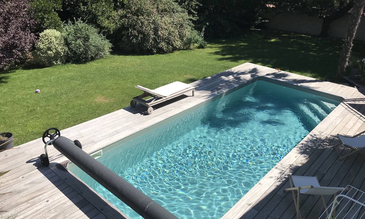 La Rochelle House | Architect-designed house with heated pool