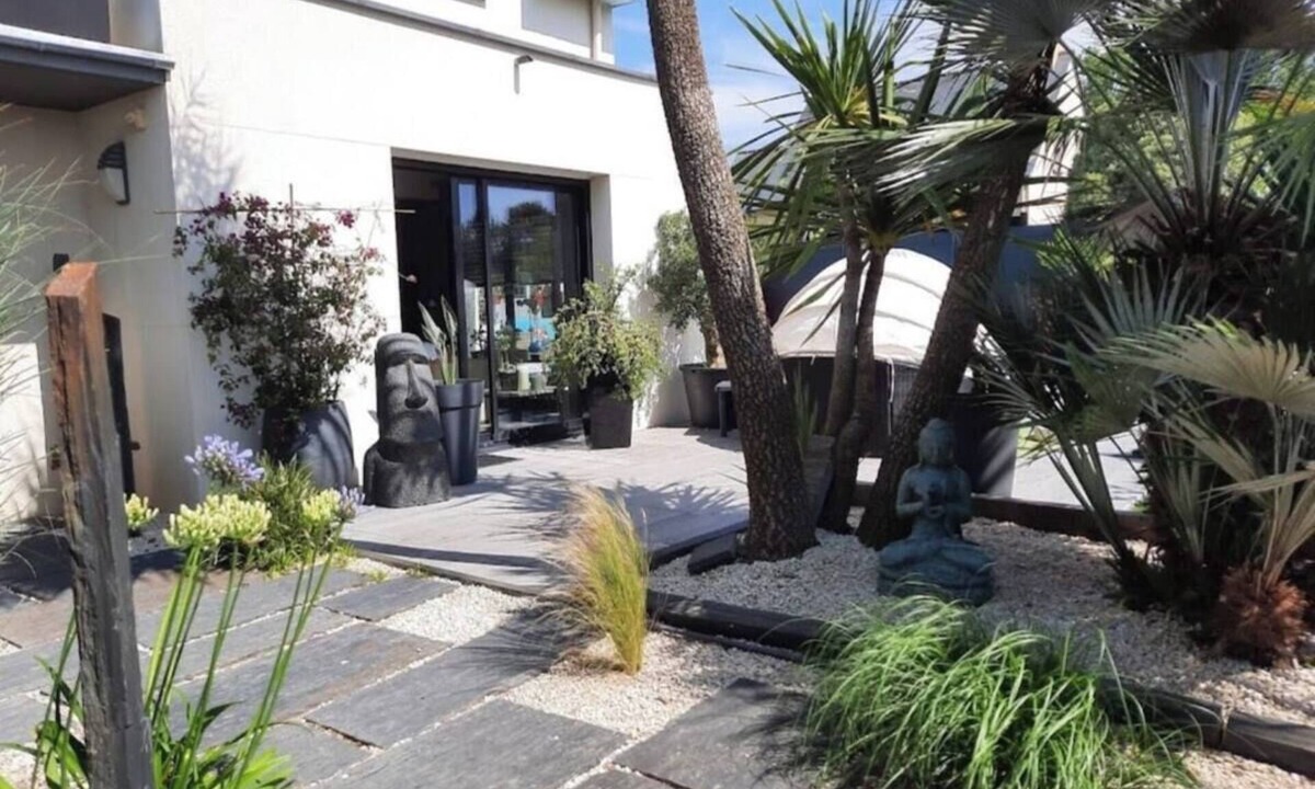 Pleurtuit House | Architect-designed house with heated pool, sleeps 8