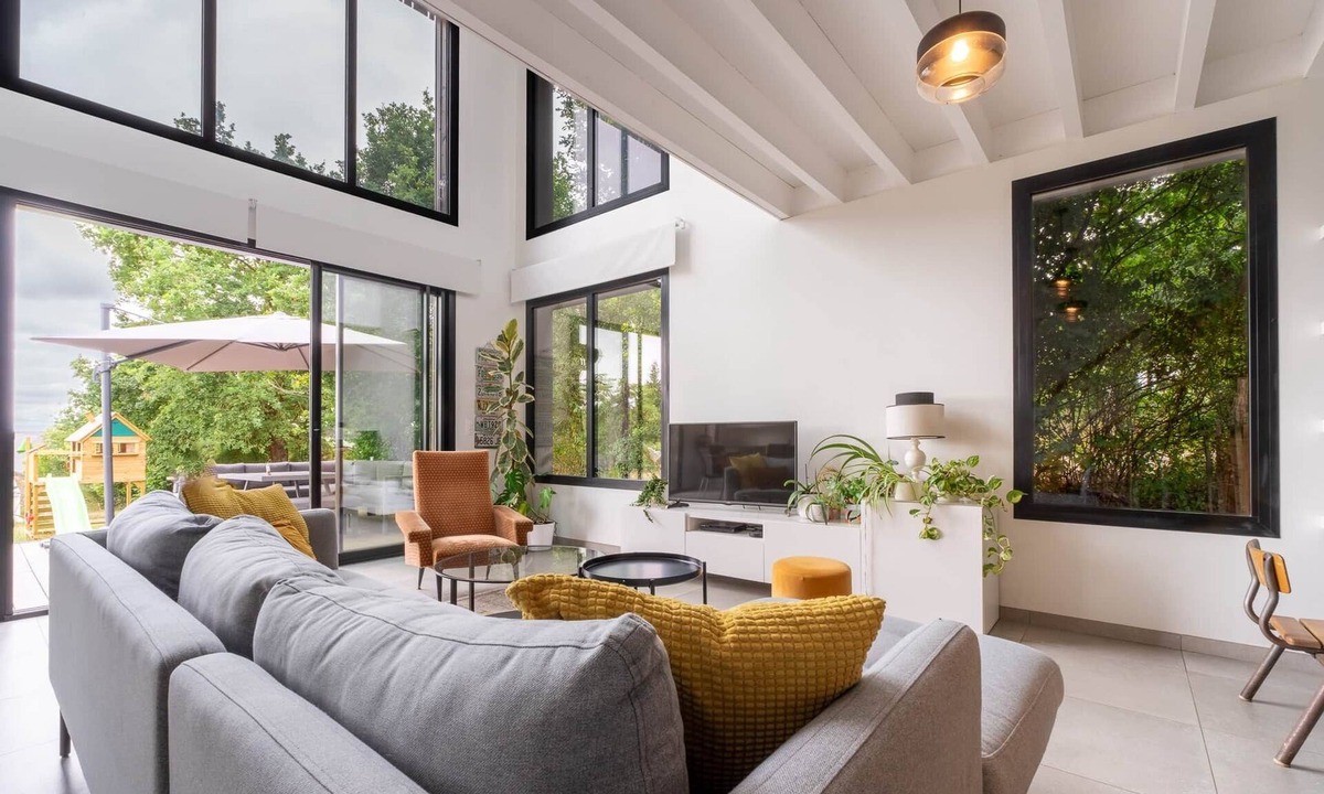 Guichen House | Architect-designed house in the heart of nature