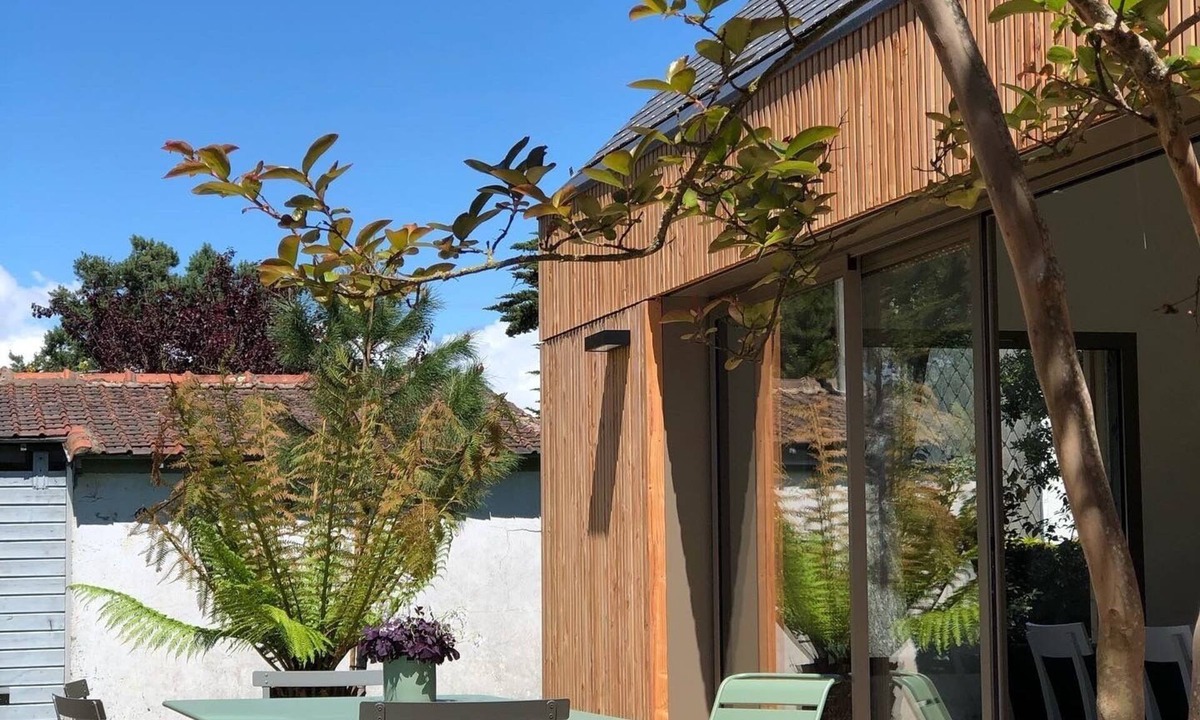 Quimiac House | Architect-designed house 50m from the beach