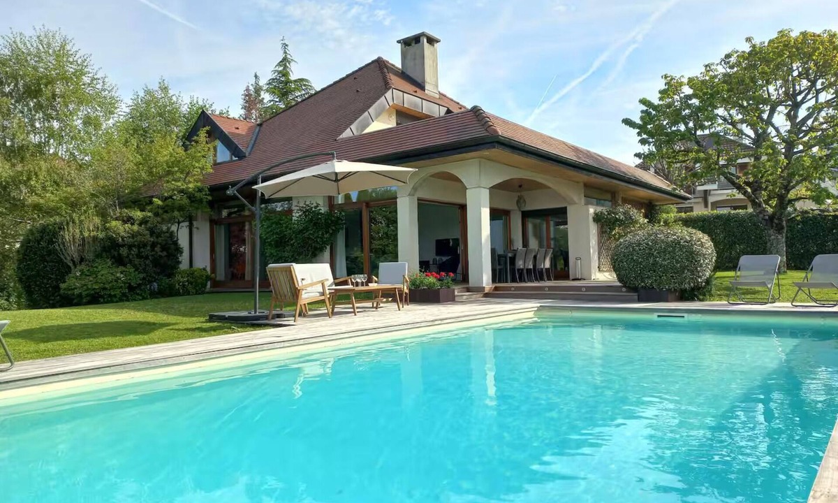 Annecy-le-Vieux House | Architect-designed house with swimming pool