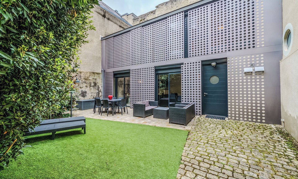 Tours City Centre House | Architect-designed house in Tours center garden terrace, A/C, parking