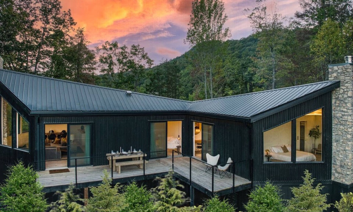 Hiawassee House | Architect-Designed Luxury Lodge Hot Tub Views