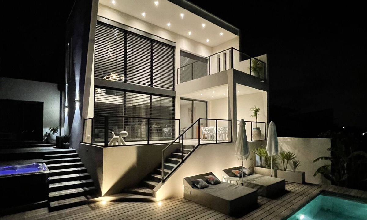 Juvignac Villa | Architect-designed villa with golf view