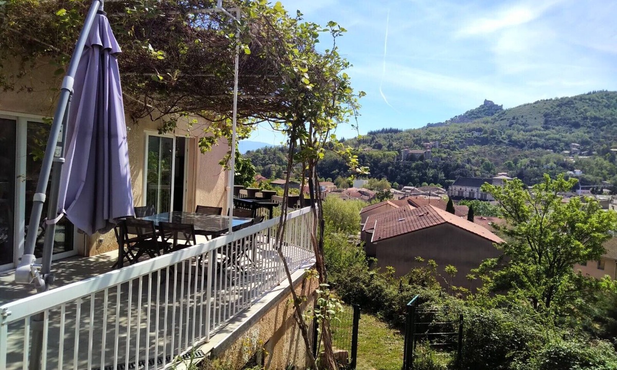 Saint-Peray Villa | Architect-designed villa with private pool