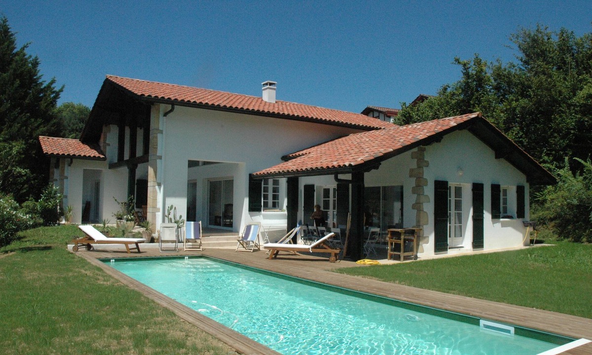 Ascain House | Architect house built in 2011 mountain view