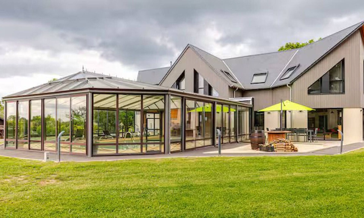 Soulitre Cottage | Architect house with heated pool and secure park