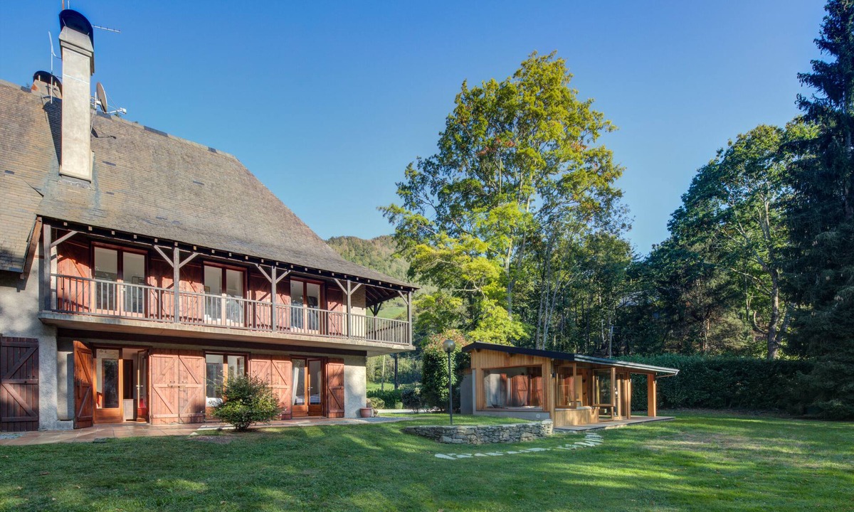 Beost House | Architect's house not overlooked in the Ossau valley, spa & sauna, 7000m2 park