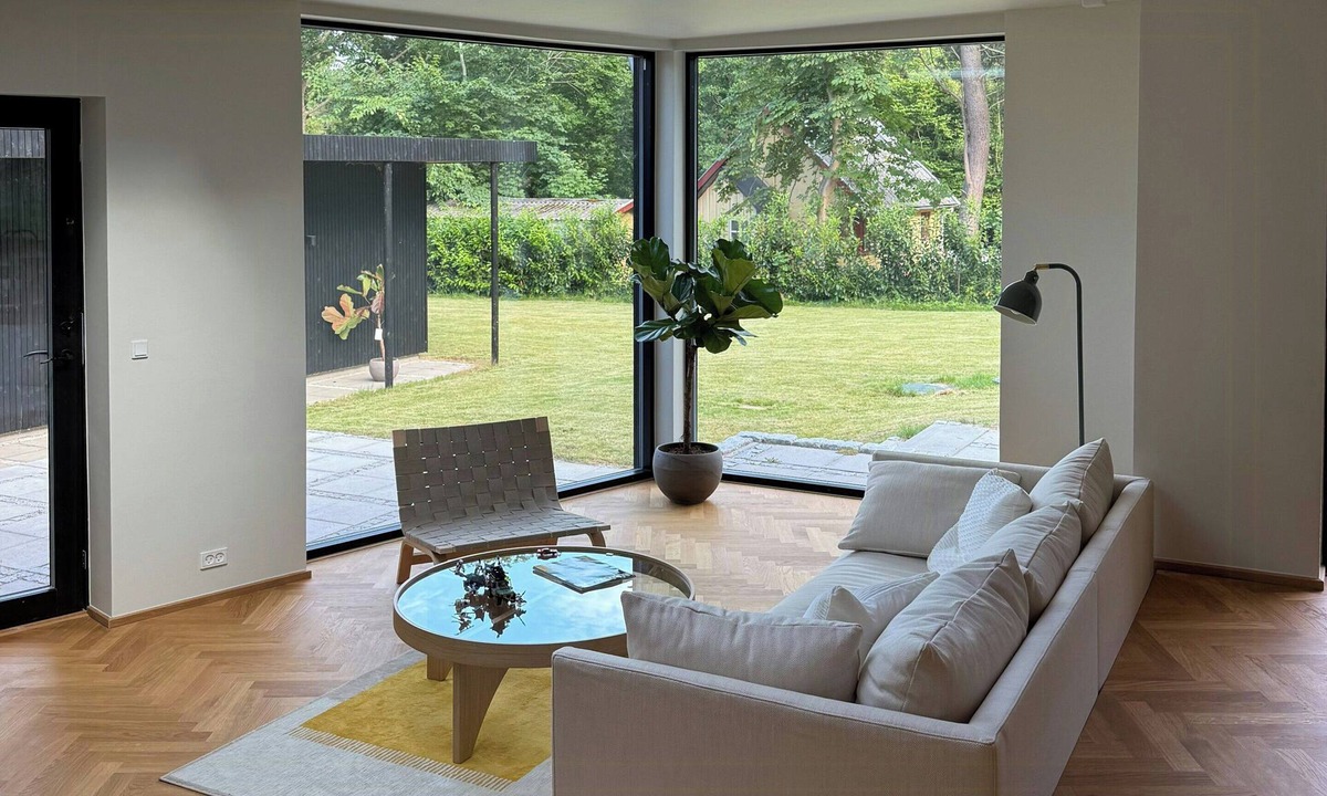 Rageleje House | Architectural gem by Kattegat with guest house
