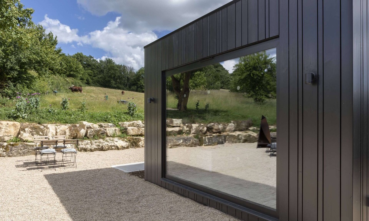 Whittington Cabin | Architectural gem on an acclaimed cotswold farm/2