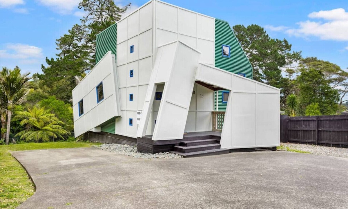 Glenfield House | Architectural Getaway | North Shore | Parking