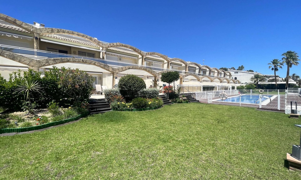Miami Platja Ski Chalet | ARCOS casa adosado primera línea