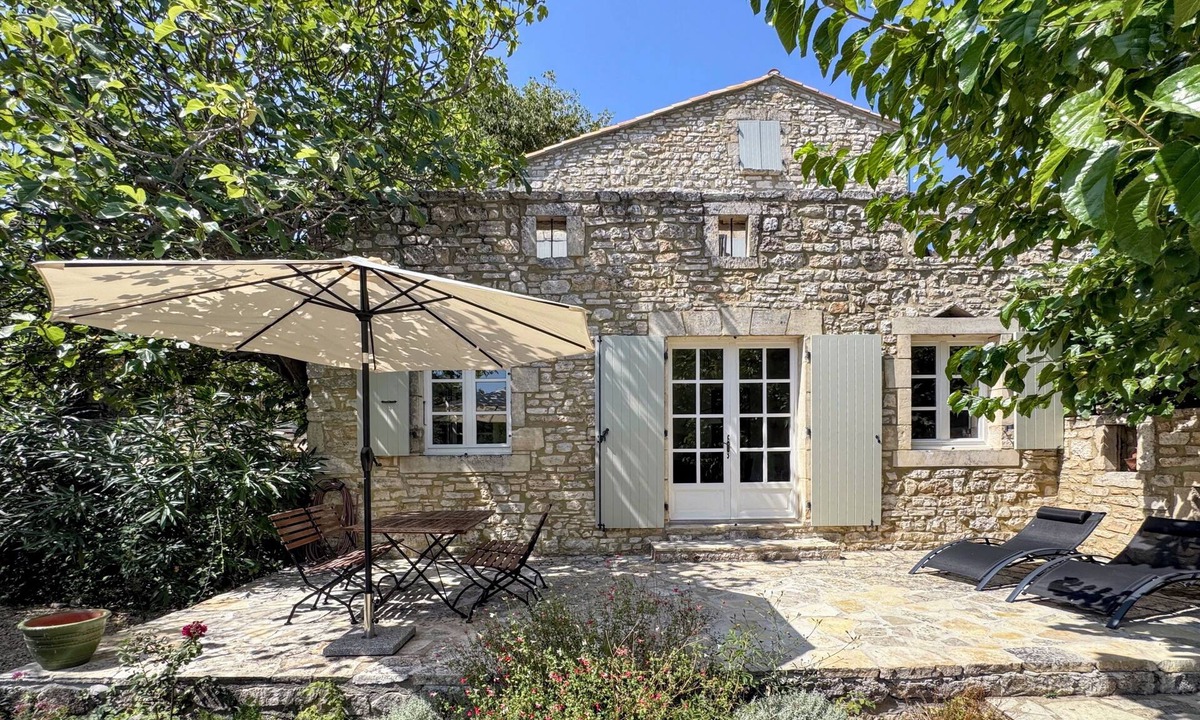 Le Garn Apartment | Ardèche vacation apartment in a quiet location