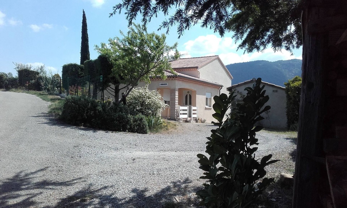 Veyras House | ARDECHE. "L'AMANDIER" GITE (3Etoiles) Près PRIVAS Calme - randos. visites.