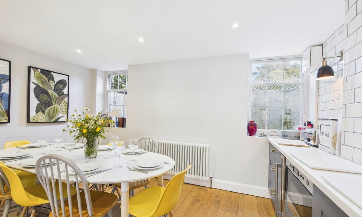 Ryde Ski Chalet | Arden Villa with Sea Views