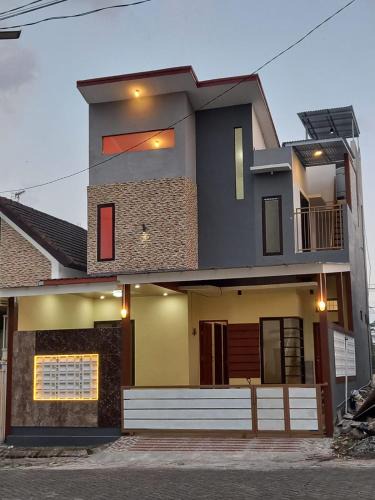 Dinoyo House | ARDMORE A10 HOMESTAY MALANG